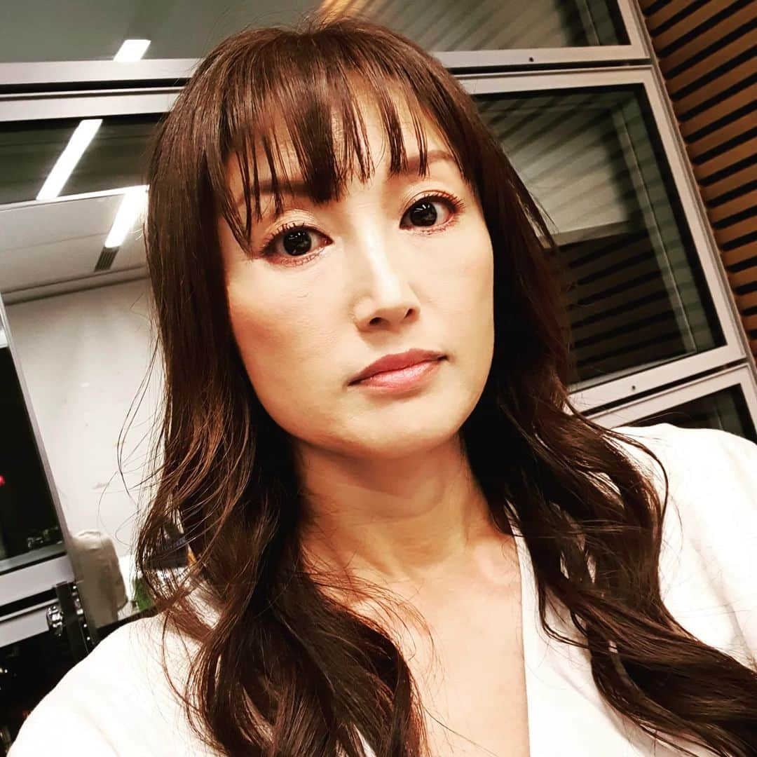 井上晴美さんのインスタグラム写真 - (井上晴美Instagram)「東京さ撮影だったさ  #ntv #studio #beauty #hair #makeupartist #tokyo #japan」9月12日 9時03分 - harumi_inoue_