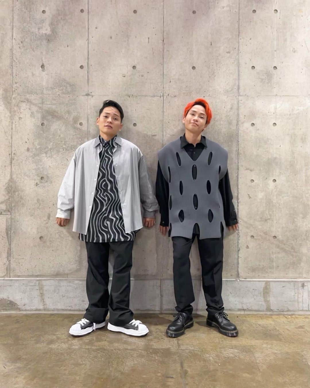 広海・深海さんのインスタグラム写真 - (広海・深海Instagram)「#twins #TGC   文句言いながら服直すスタイリスト。  @united_tokyo  @studious_official」9月12日 19時43分 - twins_tokyo