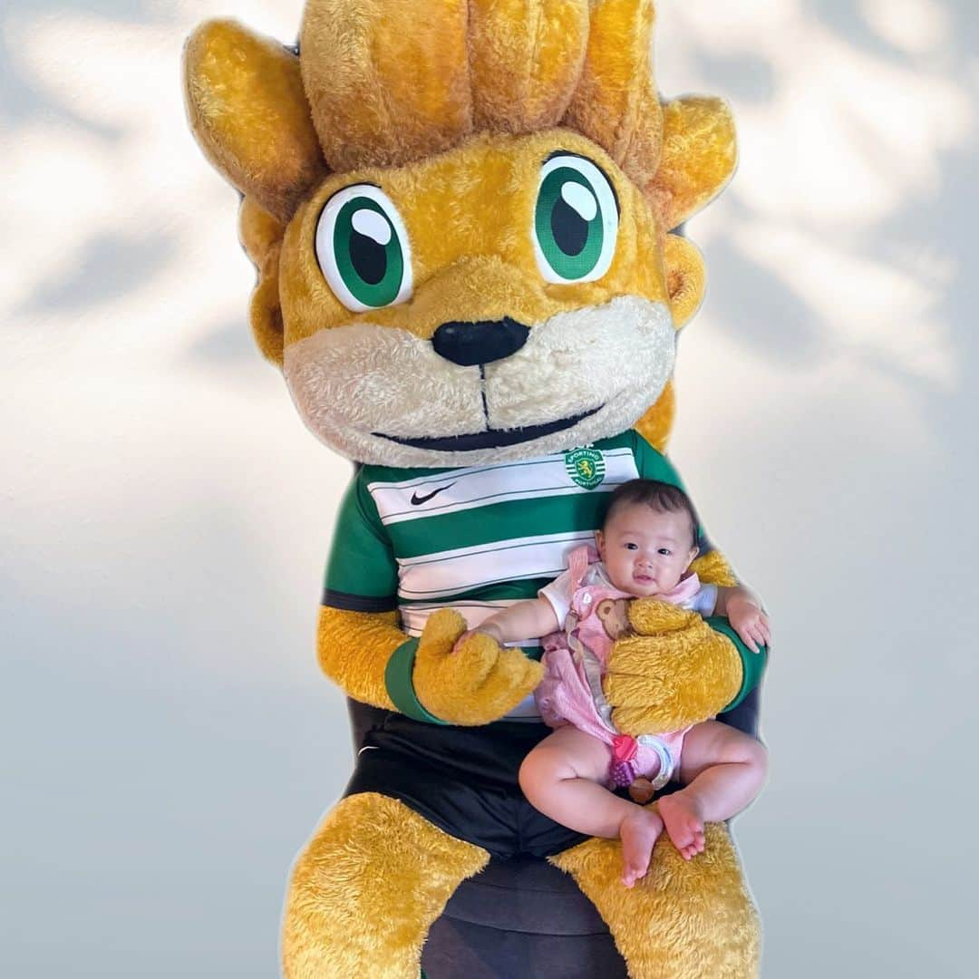 藤阪れいなのインスタグラム：「.  🦁×👶🏻 🤍💚  @sportingclubedeportugal  #sporting #scp #あかちゃんのいる生活 #女の子ベビー」