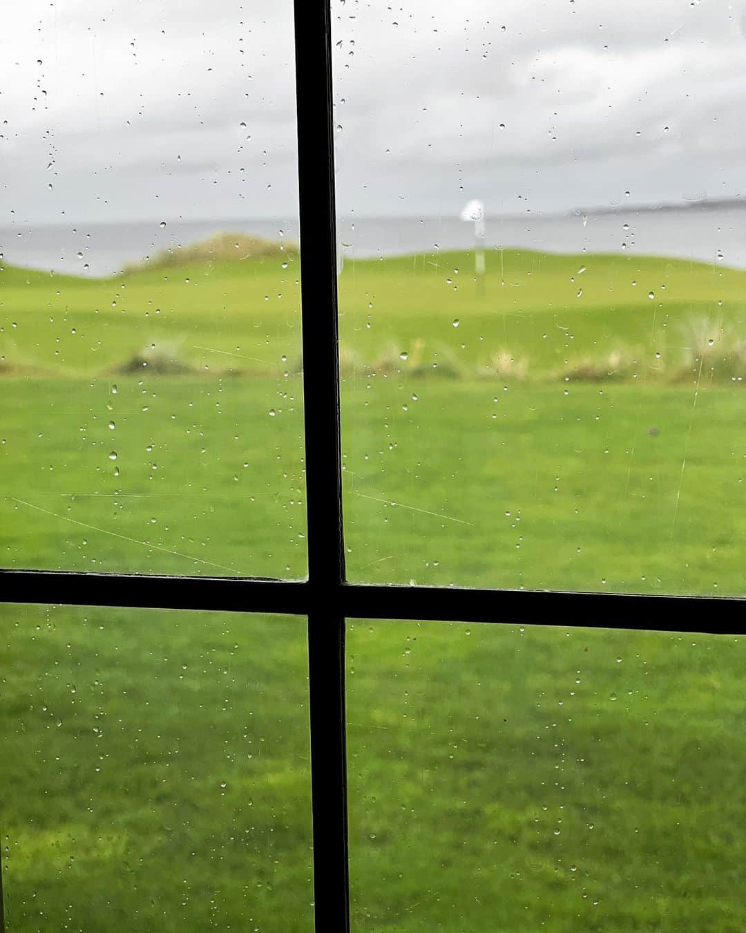 コール・ハメルズのインスタグラム：「The few times I actually look forward to being outside in the cold, windy and rainy day forecast! More reason to take something “to go” to keep warm too. @trumpdoonbeg」