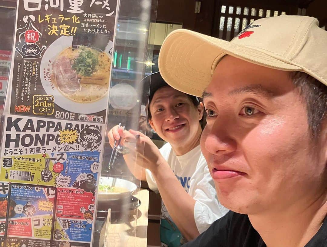 松間雄亮さんのインスタグラム写真 - (松間雄亮Instagram)「ダブルアート真べぇさんの大結婚式でした！笑いあり、涙ありの素晴らしい式でございました。マユリカの挙式のKISSとロンゴコートさん2人の髪型がずっと様子おかしかったです。最高でした。あー結婚してぇー！！！」9月12日 20時48分 - yusuke01418931
