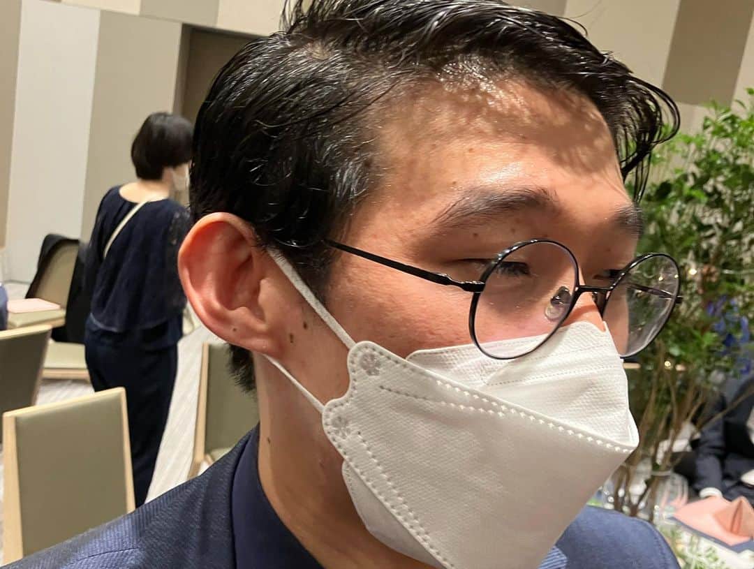 松間雄亮さんのインスタグラム写真 - (松間雄亮Instagram)「ダブルアート真べぇさんの大結婚式でした！笑いあり、涙ありの素晴らしい式でございました。マユリカの挙式のKISSとロンゴコートさん2人の髪型がずっと様子おかしかったです。最高でした。あー結婚してぇー！！！」9月12日 20時48分 - yusuke01418931