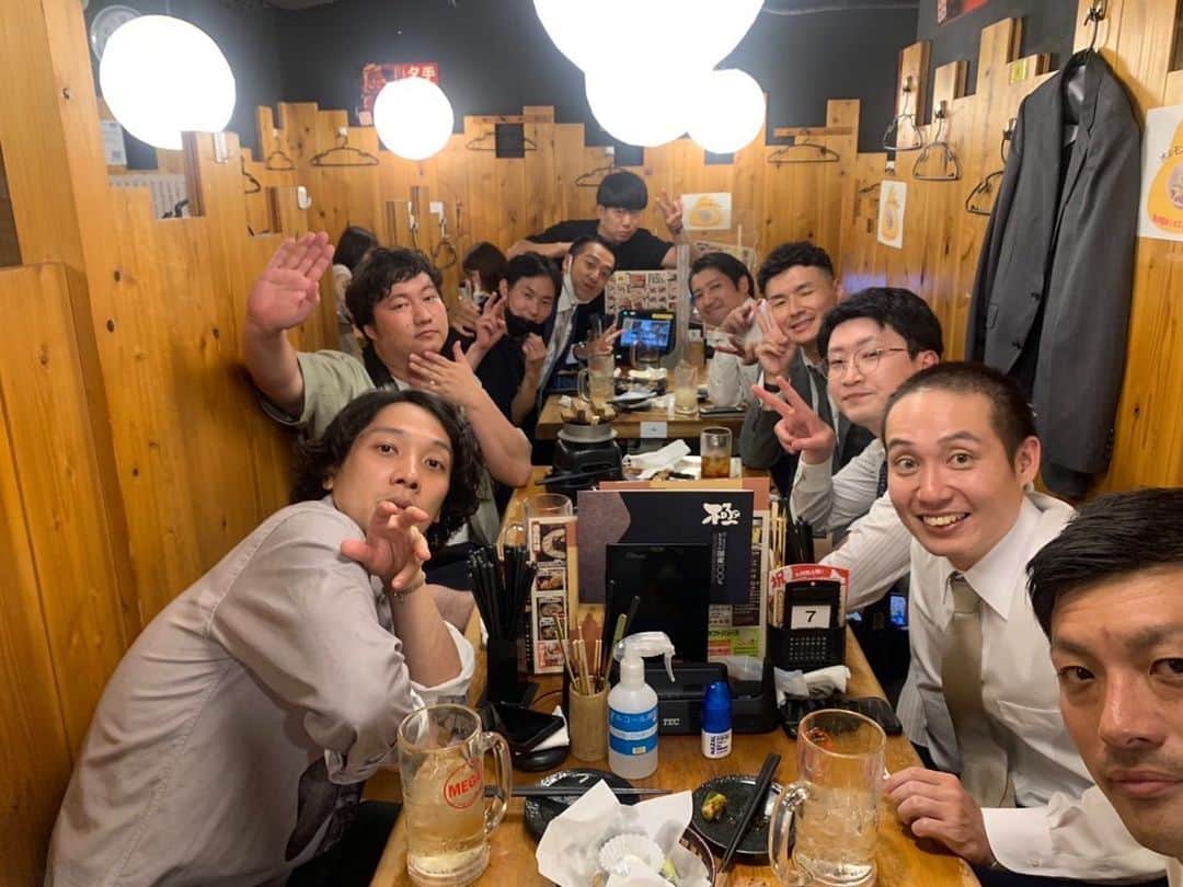 松間雄亮さんのインスタグラム写真 - (松間雄亮Instagram)「ダブルアート真べぇさんの大結婚式でした！笑いあり、涙ありの素晴らしい式でございました。マユリカの挙式のKISSとロンゴコートさん2人の髪型がずっと様子おかしかったです。最高でした。あー結婚してぇー！！！」9月12日 20時48分 - yusuke01418931