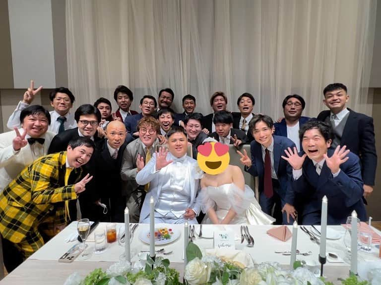 松間雄亮のインスタグラム：「ダブルアート真べぇさんの大結婚式でした！笑いあり、涙ありの素晴らしい式でございました。マユリカの挙式のKISSとロンゴコートさん2人の髪型がずっと様子おかしかったです。最高でした。あー結婚してぇー！！！」