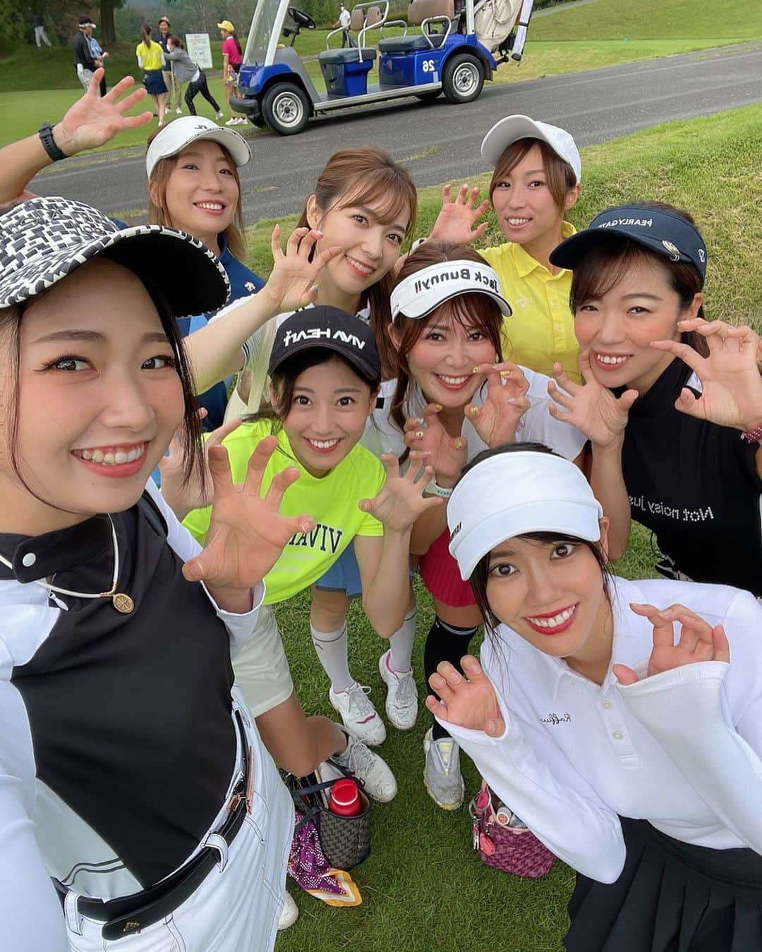 hina2221のインスタグラム：「@teerexgolf.official コンペ💓💓 佐野までみんなでいってきました🥳  ゴルフラウンドサブスクリプション⛳️ TEEREX🦖💨  年会費59,800円でラウンドし放題なんです✨  . TeeRex女子ゴルフ部員のごまちゃんに誘ってくれて ありがと🥺💓 . . .  #ゴルフ女子初心者#ゴルフコーデ#ゴルフウェア#インスタゴルフ女子#ゴルフ好き##インスタゴルフ部#ドライバー#スイング動画#巻き髪ロング #ゴルフウェア golfgirlsofinstagram#高尔夫#日焼け#韓国ファッション#韓国ゴルフウェア#韓国大好き#ラフィユーロ」