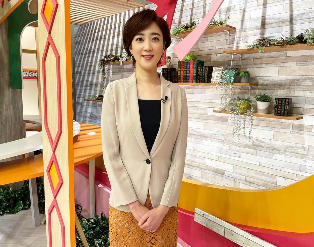 池尻和佳子さんのインスタグラム写真 - (池尻和佳子Instagram)「この後の「タダイマ」では円安の影響などでプロテインも高騰という話題を取り上げます。円安は筋肉まで変えてしまうのですね。  福岡のトレーニングジムで愛好者の切実な声を聞いていますよ。ご覧ください。  #円安#筋肉#影響#水のように#プロテイン#配送コスト #高い#福岡#ジム#トレーニング#毎日飲む人#多い #食事管理#大事#プロテイン需要#高まっています #人生100年時代#筋肉も泣いている#タンパク質 #ミネラル#ビタミン#タダイマ#月曜日#ナレーション #井口#アナウンサー#池尻和佳子#衣装#stylistoffice」9月12日 15時26分 - wakako_ikejiri_rkb