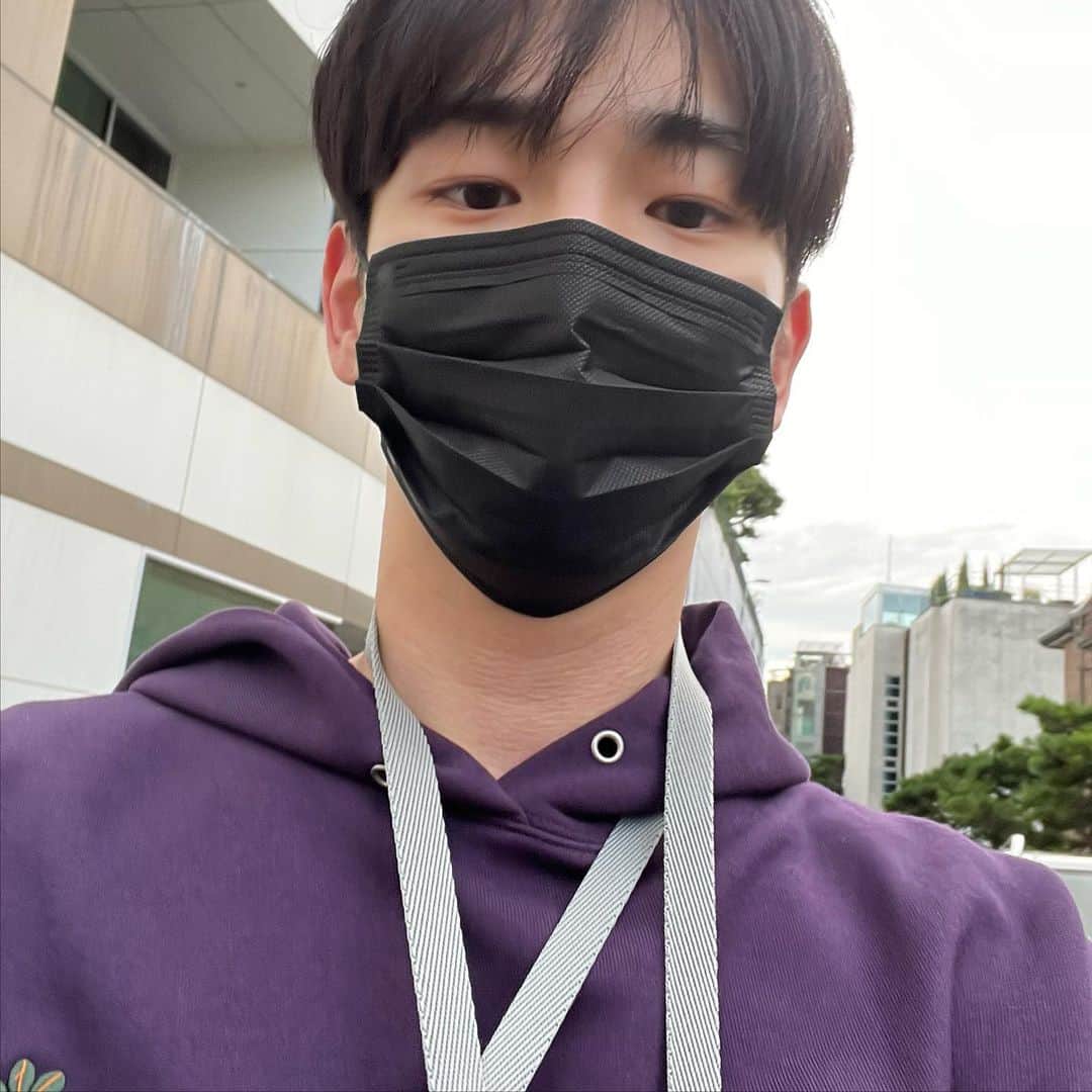 キー のインスタグラム：「네? 저번주에 연휴였어요?」