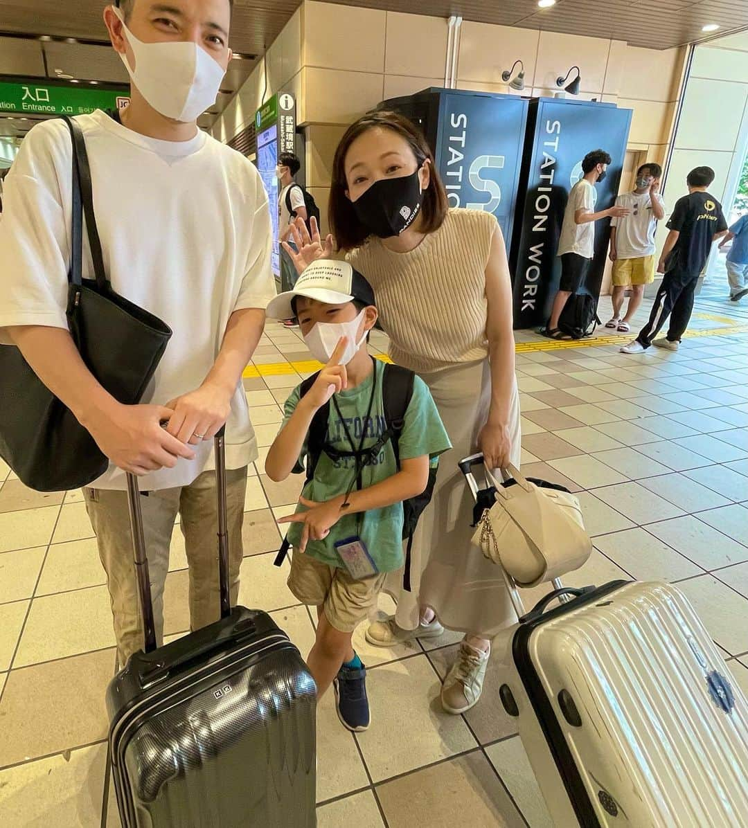 大和未知さんのインスタグラム写真 - (大和未知Instagram)「#備忘録　#3人旅  出雲縁結び空港▶︎鳥取県海水浴場▶︎ゲゲゲの鬼太郎ロード▶︎御宿ノノ（義理の父母と合流して　#5人旅 へ） （夜こっそりラーメン🍜×🍺）  ♡♡♡━━━━━━━♡♡♡  #新しい家族のカタチ #こどものいる暮らし #誕生日  #縁のある人と繋がりたい #繋がりたい人と繋がりたい #母子家庭へ服も贈っています💞💞💞 #シングルマザーのサポート #養育サポート中　#甥っ子　#クラゲくんଳ #クラちゃんଳ  #ママ代理へとへと #義父母に感謝💝 #受け入れてくれてありがとうございます #自分らしい子供たちの育て方」9月12日 18時40分 - michi.minnashiawase