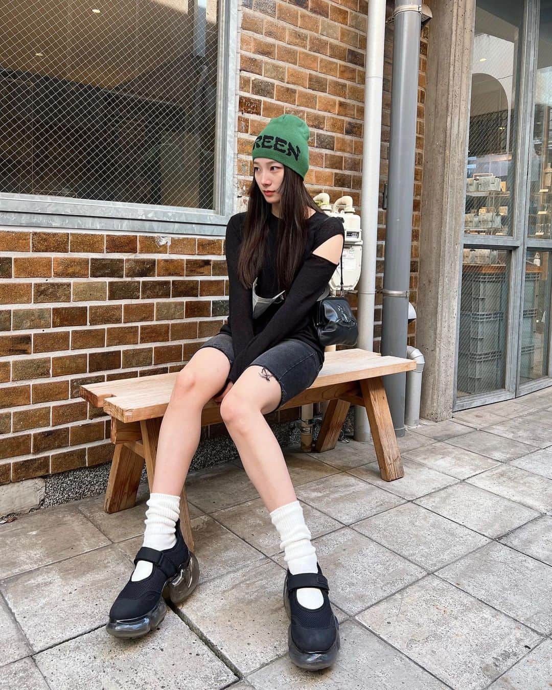 のインスタグラム：「🙃😊😑 絶対目瞑る」
