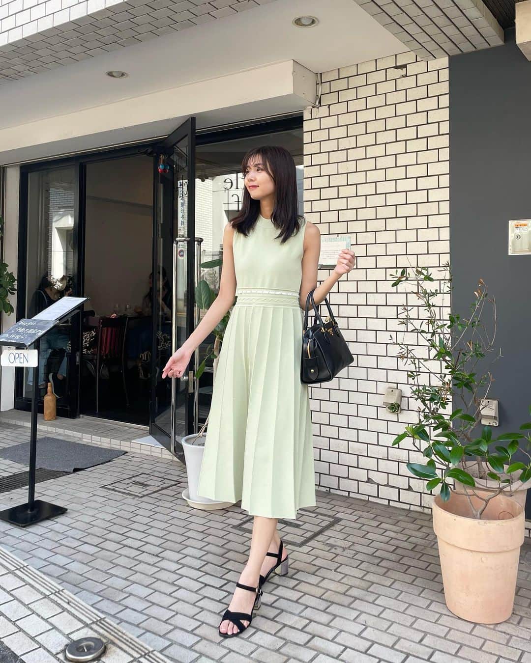 杉浦みずきのインスタグラム：「. お気に入りのワンピース👗 ピスタチオカラー💚  @m_maglie_le_cassetto_official」
