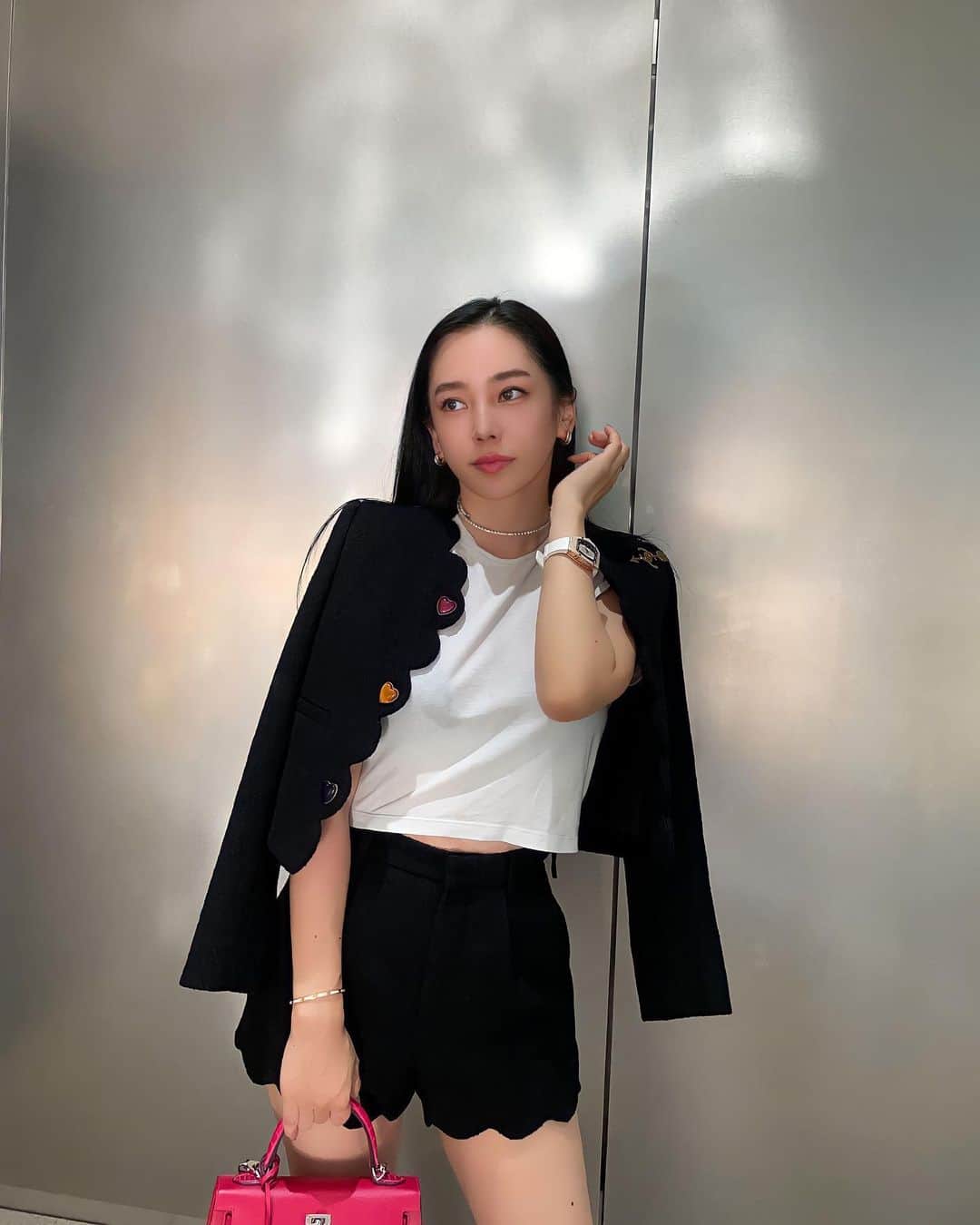 megbabyのインスタグラム：「Meeting day🦾👩🏻‍💼  夏休みも終わり 今日から月曜日 頭切り替えて バリバリがんばるぞ🔥  2023年、2024年の計画も進んで ます🚀💭  とはいえ、みんなの声を形にするのが私の使命なので計画ベースで常にみんなの声が聞きたい🥺  作ってほしいもの、やってほしい事あれば聞かせてください🧠🖤📝またみんなにも会いたい😭」
