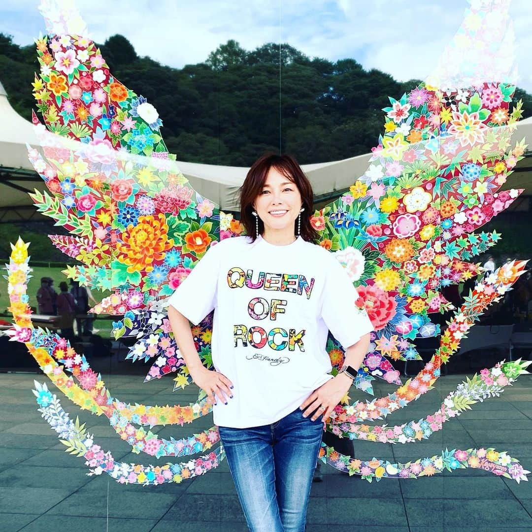 相川七瀬さんのインスタグラム写真 - (相川七瀬Instagram)「この間、金沢に行ったときに娘が撮ってくれた写真😊✨  #羽根 #虹色」9月27日 13時59分 - nanasecat