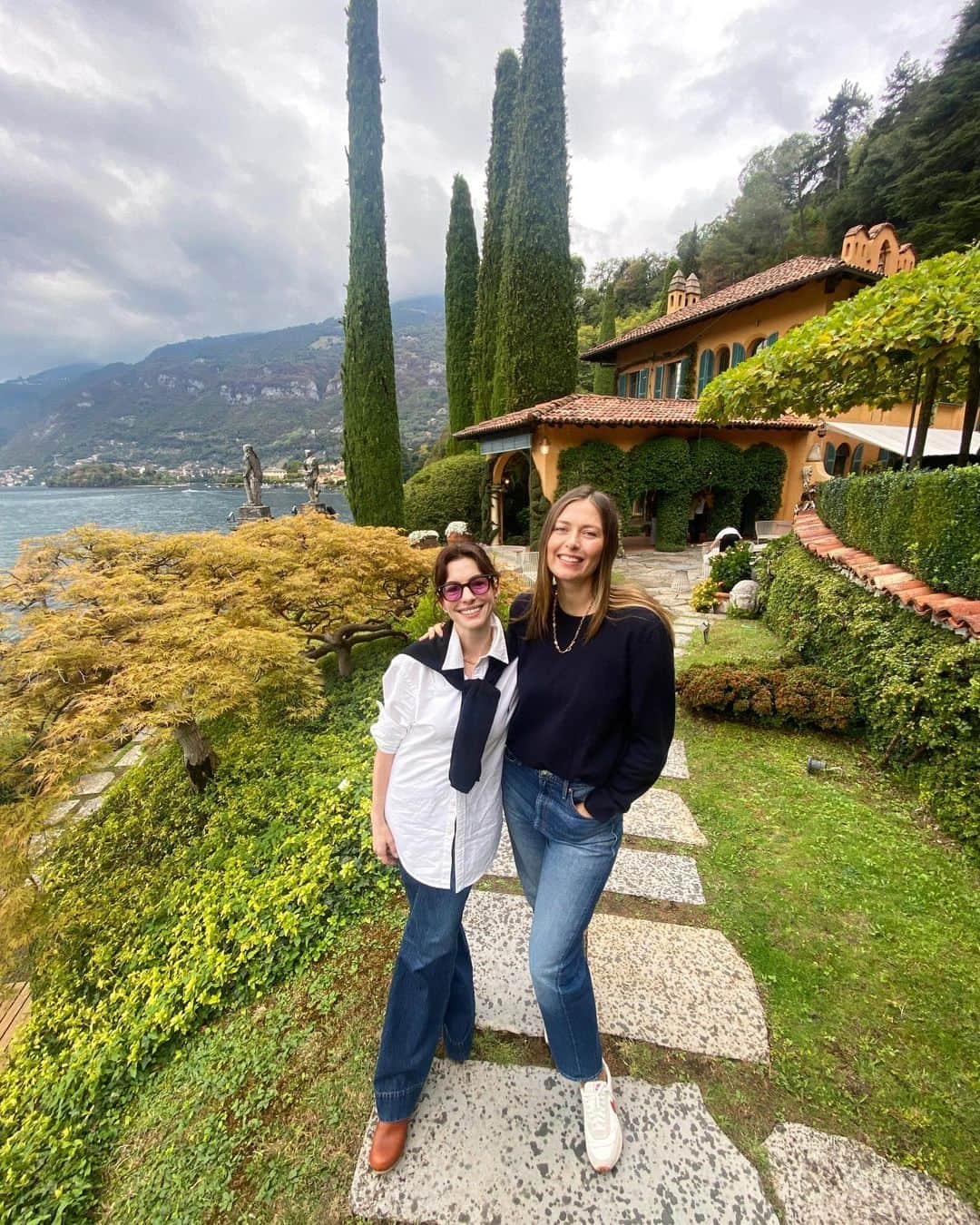 マリア・シャラポワのインスタグラム：「Memories from Lake Como 💭🧳🍄」