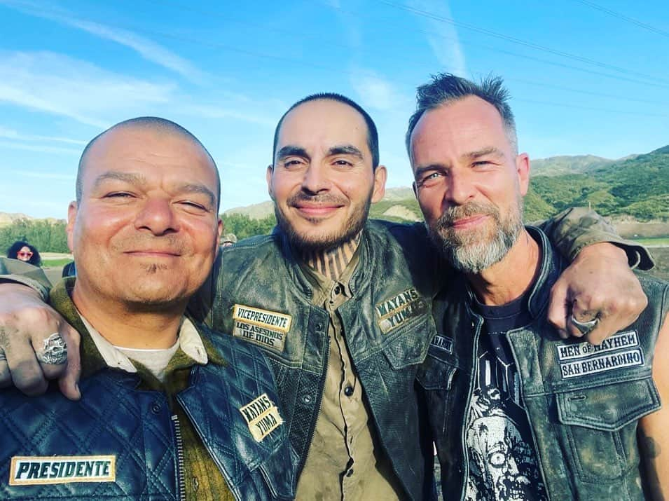 JR・ボーンのインスタグラム：「#bts look at how @lbmannymontana and @hectorverdugo213 and I got through this scene.   #thebest」