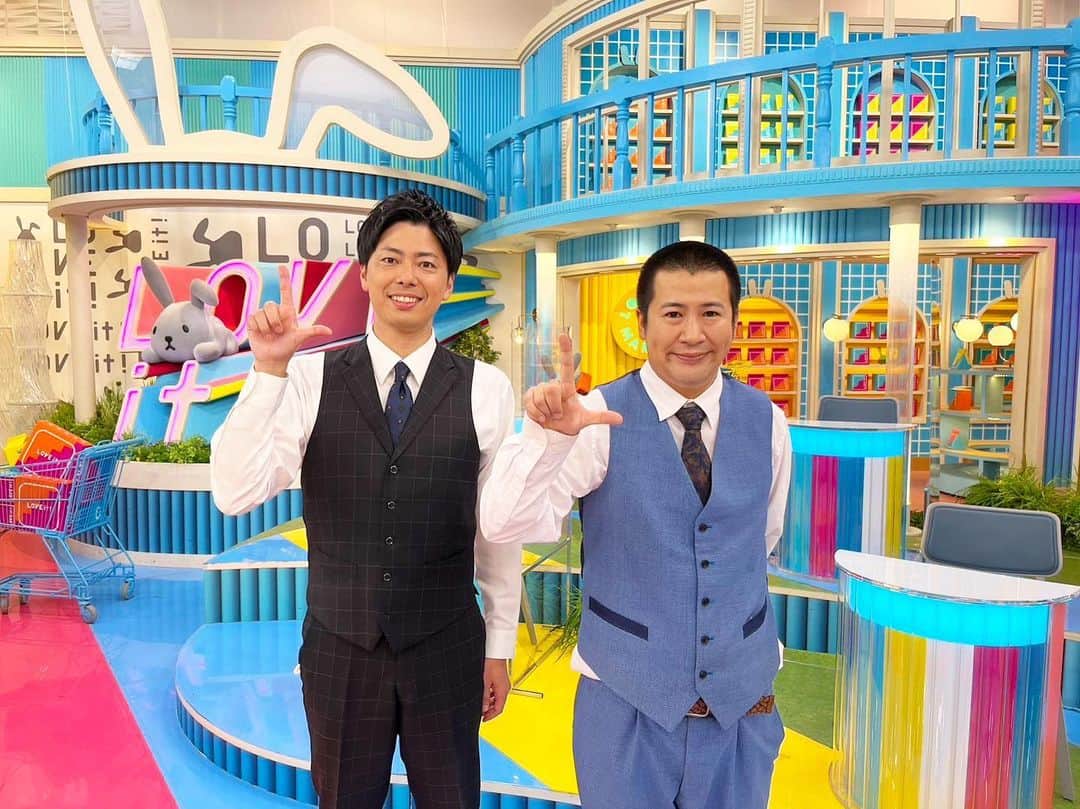 西村真二のインスタグラム：「🐰 久しぶりにスタジオ呼んで頂けました！山添さんが化け物になってました！また疎遠にならないようにキングオブコント頑張ります！ #ラヴィット #コットンがんばれ #山添さんのハッシュタグが優しかった」