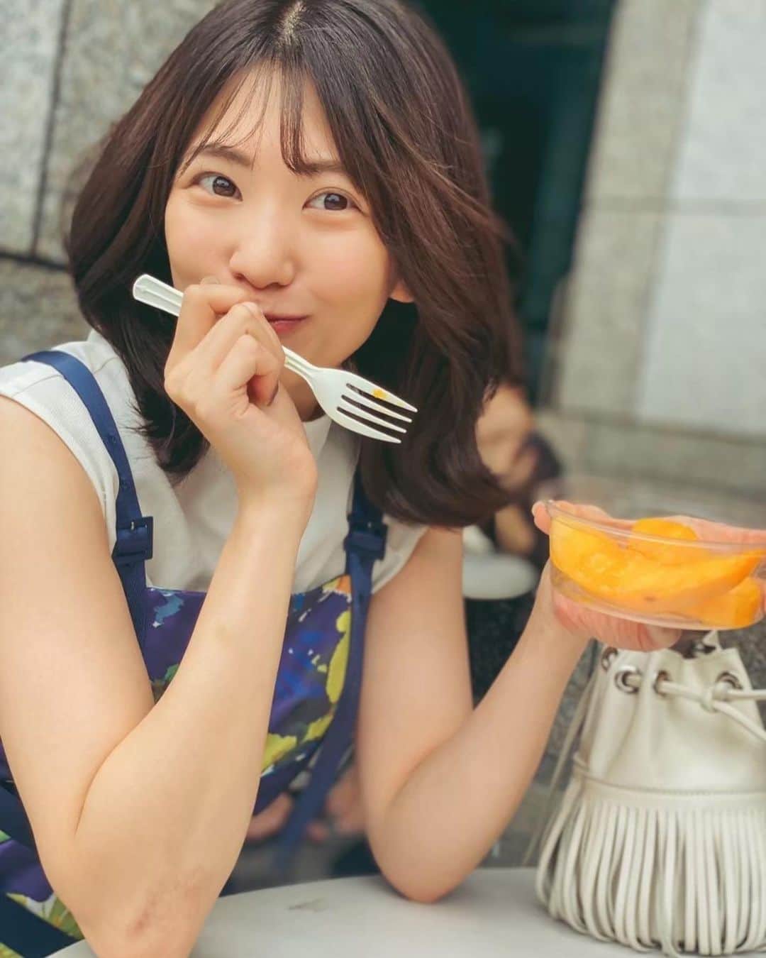 クルーズグループ【公式】さんのインスタグラム写真 - (クルーズグループ【公式】Instagram)「ぱんちゃんの素敵お写真を発見⚆.⚆🤍  なので、アップ(⸝⸝- -⸝⸝)♡  ぱんちゃん、本当に美味しそうにたべるよな～︎👍🏻 ̖́-  皆さん、本日のランチは何を食べますか？？  私は韓国料理でも食べに行ってこようかと思ってます🫰🏻💗  今日も残暑すごいですが、午後もがんばりましょ～💪  #コロナに負けるな #山岸逢花 #あいぱん #あいぱんず #PREMIUM #専属女優  #東京#女優#可愛い#写真好きな人と繋がりたい #ファインダー越しの私の世界#フォロバ #モデル #ファッション#いいね返し#フォロバ  #cute #love #instagood #photooftheday #happy #like4like #followme #fashion  #좋아요 #맞팔 #귀여워」9月27日 13時08分 - cruse_group_tokyo