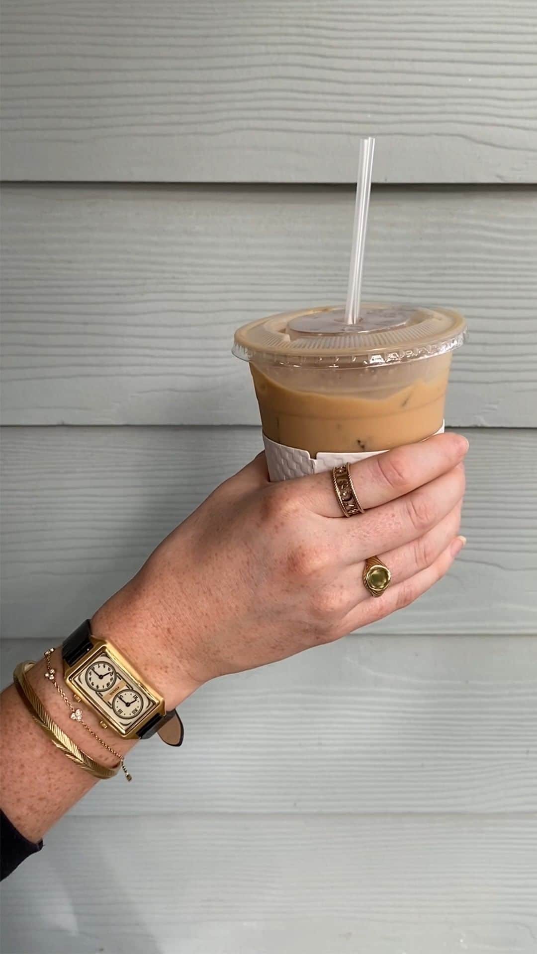 fossilのインスタグラム：「Leave a 🧊  in the comments if you’re an iced coffee all-year-round kinda person. Nothing sparks joy quite like that swirling sound✨」