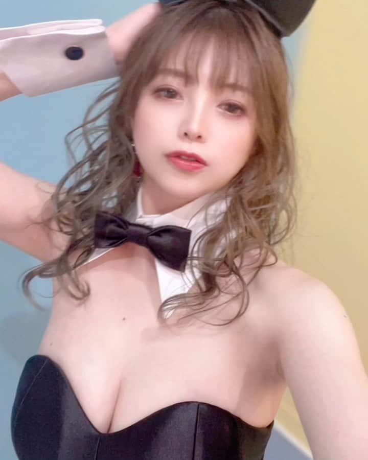 橘咲良のインスタグラム：「レッドドラゴンの撮影だったよん📷✴︎  @roppongi_reddragon   #六本木レッドドラゴン #バニーガール #久々にメイクして貰った💄#橘咲良」