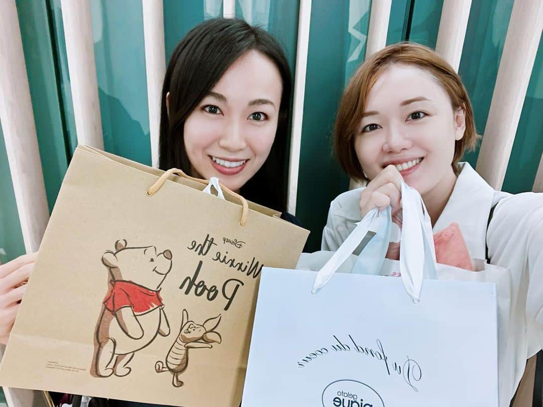 折原あやののインスタグラム：「みゆお誕生日おめでとう🎁✨ 素敵な一年になりますように…  そして、お誕生日プレゼントありがとう🤭 大事に使わせてもらうね いつもありがとう😌」