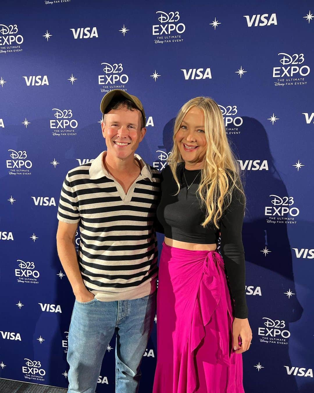 スコット・ウェインガーのインスタグラム：「Incredible night at #D23 with my princess @lindalarkinofficial !! Many thanks to Rick Dempsey and his amazing team at Disney Character Voices for putting on an unforgettable show. #disney #aladdin #d23expo」