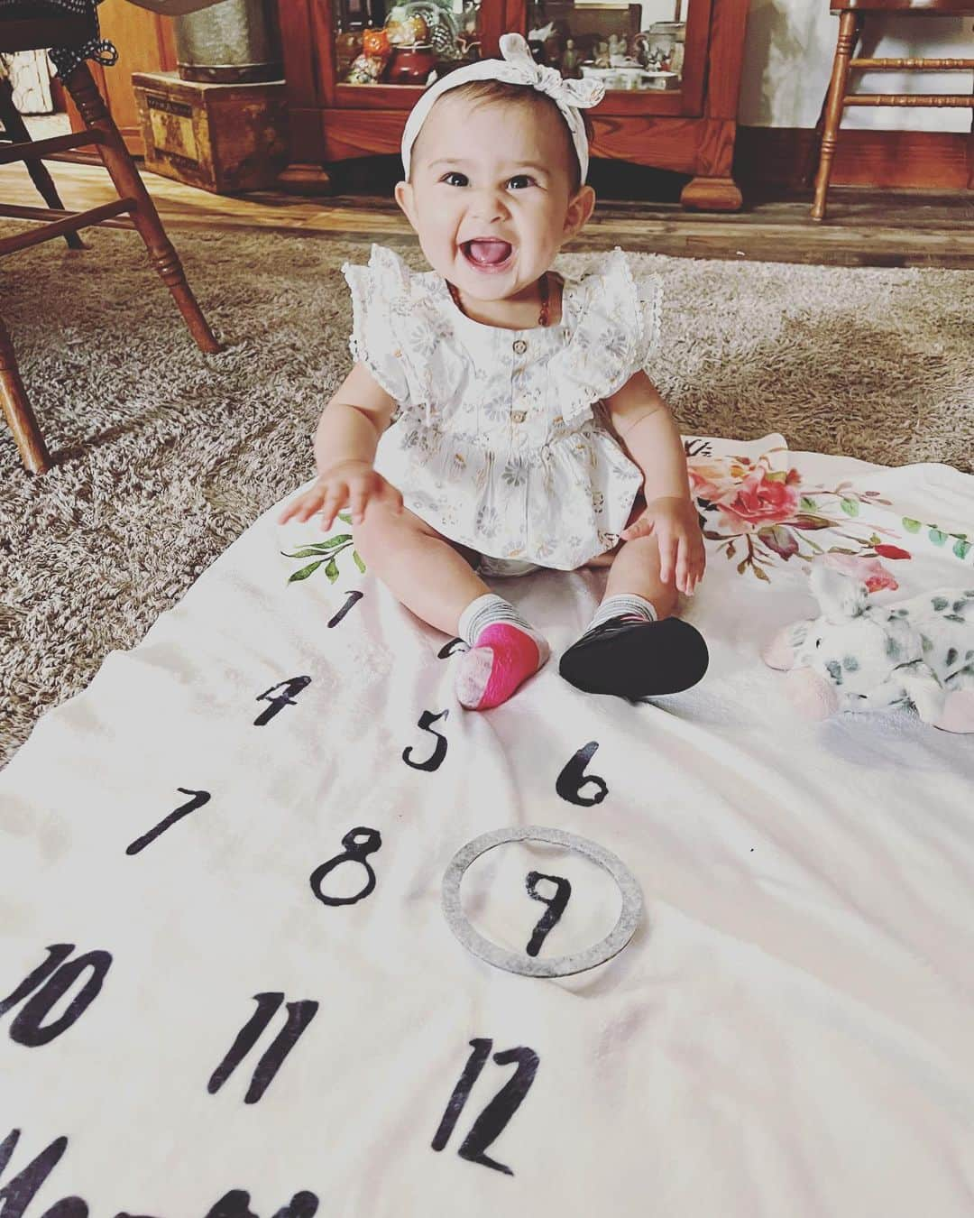 アマンダ・エボラさんのインスタグラム写真 - (アマンダ・エボラInstagram)「Just like her favorite Disney movies, Leia Rae celebrated her 1️⃣st birthday with two big parties: Frozen I in Texas and Frozen II in Michigan.   Leia, you brighten the days of everyone around you.  God’s greatest gift to me, I wish you a lifetime of wonder, laughter, and happiness.   Thank you to all who has showered our baby with love ❤️」9月13日 0時45分 - acevora84