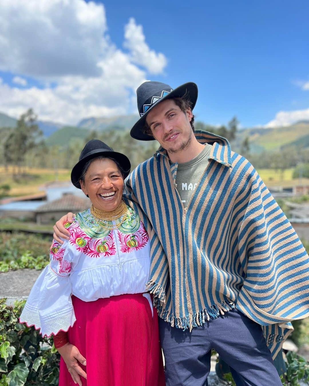 ダニエル・シャーマンさんのインスタグラム写真 - (ダニエル・シャーマンInstagram)「In the Andes 🏔🦙🇪🇨」9月13日 3時36分 - danielsharman