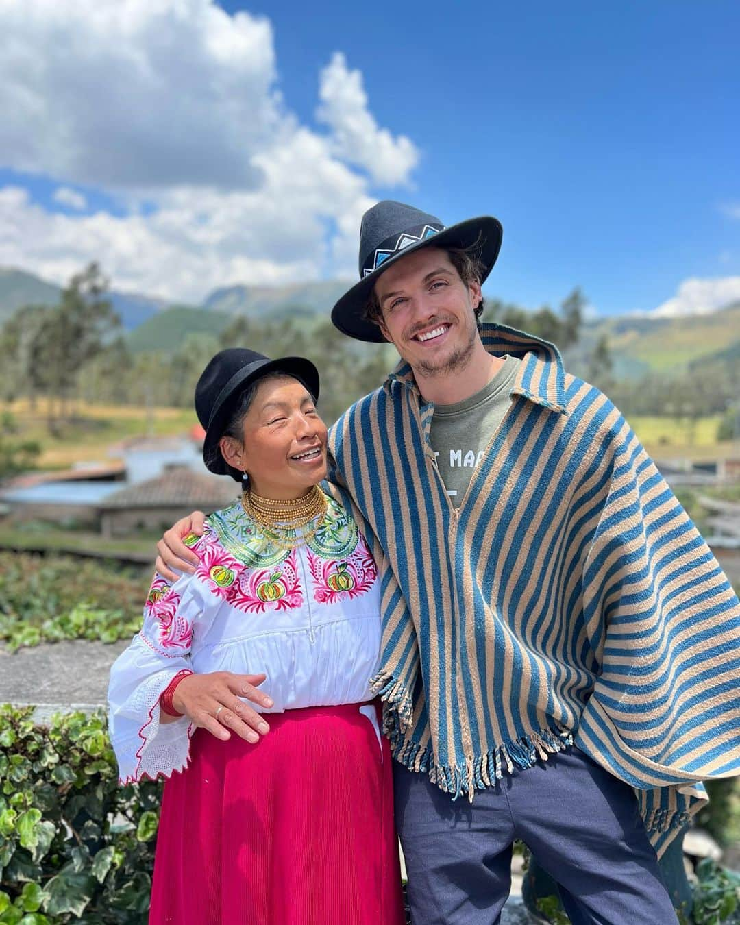 ダニエル・シャーマンさんのインスタグラム写真 - (ダニエル・シャーマンInstagram)「In the Andes 🏔🦙🇪🇨」9月13日 3時36分 - danielsharman