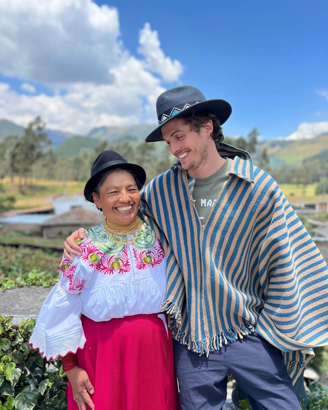 ダニエル・シャーマンのインスタグラム：「In the Andes 🏔🦙🇪🇨」