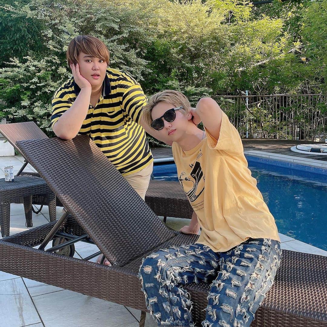 米村海斗のインスタグラム：「気づいたら夏が終わってたし、9月でしたびっくり🫢 夏ぽいことプライベートではあんま無かったけど、仕事で夏満喫しました...忙しいのはありがたいす...後3ヶ月で2023年... 写真は唯一くらいプライベート夏でしたの日🐝」