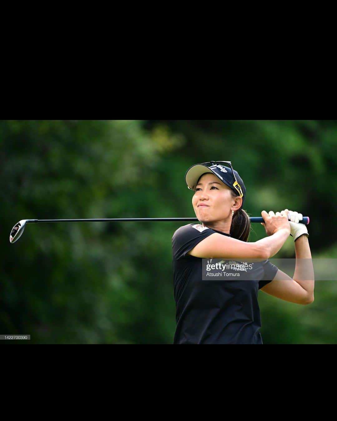 上田桃子のインスタグラム：「日本女子プロ選手権。  今年の2つめのメジャーが終わりました。 私にとっては51回目のチャレンジも同時に終わりました。  何をどう繋げて3つめのメジャーに活かせるか。 52回目のチャレンジには、もっと成長した自分でトライ出来るのか？  ちゃんと、受け止めて、進みます。  高低差が強く、ギャラリーの方には大変なコースだったと思います。 18番に向かう坂では皆さん、はぁはぁ…。 言われてたのに近道出来たろうに、最後までついてきてくださってありがとうございました‼️  諦めた時に終わる挑戦だと思っています。 それまで、またやるだけですね。  今週も最善を尽くします。  #51 #メジャー大会 #19t #はじまりの時」
