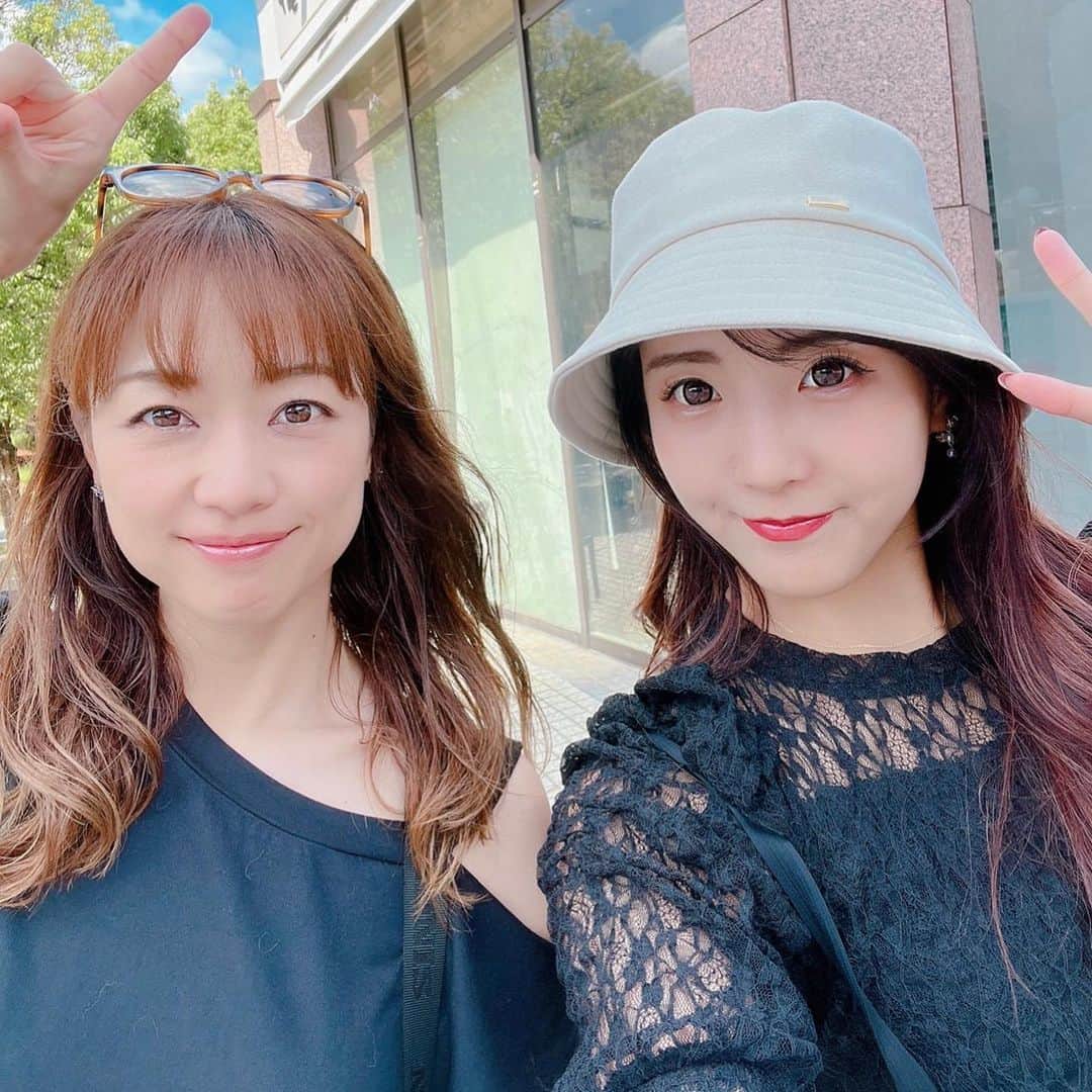 彼方茜香のインスタグラム：「せいかちん♥ 「ランチ行こ〜」ってプラぁーっと誘ってくれるせいかちん♪ 自分から誘って外に出ないので。。。ありがとうすぎる♪ 感謝しかない✌️⸝⸝> ̫ <⸝⸝ ︎ パン食べ放題のランチだったけど、食べ放題をほとんど食べられなかった笑笑笑笑笑 行きは迷子になるし。 まだまだ東京の道は頭の中で繋がらない。  #いつも逆方向に向かってく  #なんでなん  #あえて大通り避けるから  #そこ原因  #sarynせいかちん」
