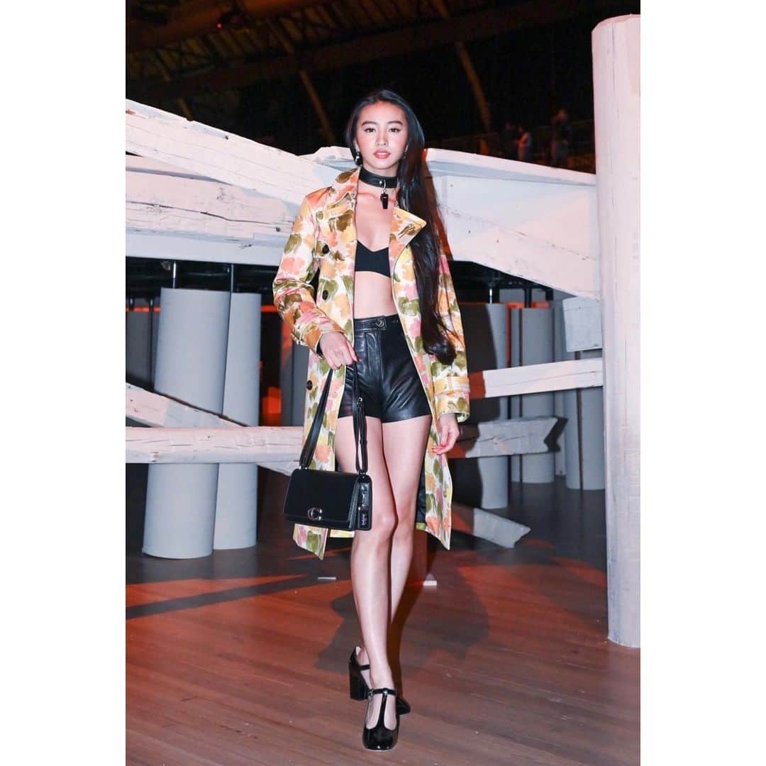 のインスタグラム：「Thank you so much @coach for allowing me to have such a wonderful experience 💓 The show was so inspiring and breathtaking❤️ Huge congratulations to @stuartvevers and the team 💓  Thank you to 💕 Styling @ryokkissie  Makeup  @misuzumiyake  Hair @taichisaitohair」
