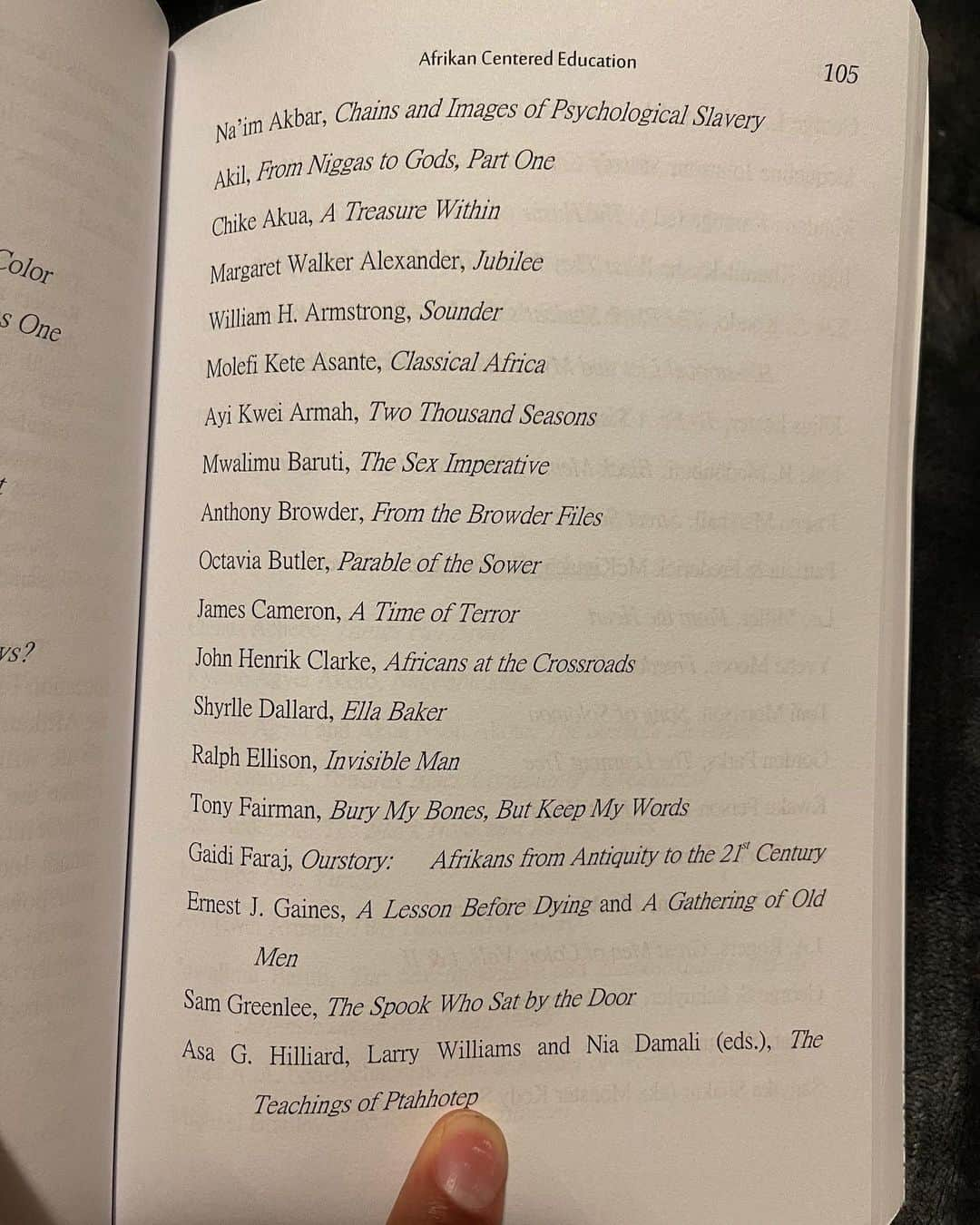 カイリー・アービングさんのインスタグラム写真 - (カイリー・アービングInstagram)「Some Generational Authors that shift consciousness positively. The truth is out there and it’s OURS ♾🤞🏾A11Even Thank you for this brother @bryceaiken」9月13日 9時43分 - kyrieirving