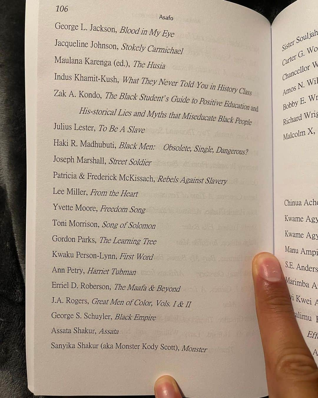 カイリー・アービングさんのインスタグラム写真 - (カイリー・アービングInstagram)「Some Generational Authors that shift consciousness positively. The truth is out there and it’s OURS ♾🤞🏾A11Even Thank you for this brother @bryceaiken」9月13日 9時43分 - kyrieirving