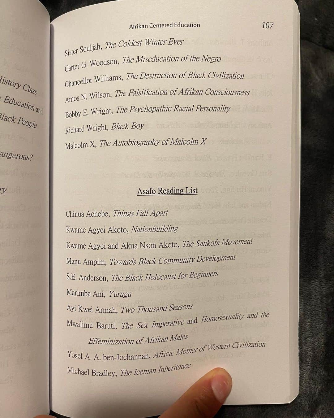 カイリー・アービングさんのインスタグラム写真 - (カイリー・アービングInstagram)「Some Generational Authors that shift consciousness positively. The truth is out there and it’s OURS ♾🤞🏾A11Even Thank you for this brother @bryceaiken」9月13日 9時43分 - kyrieirving