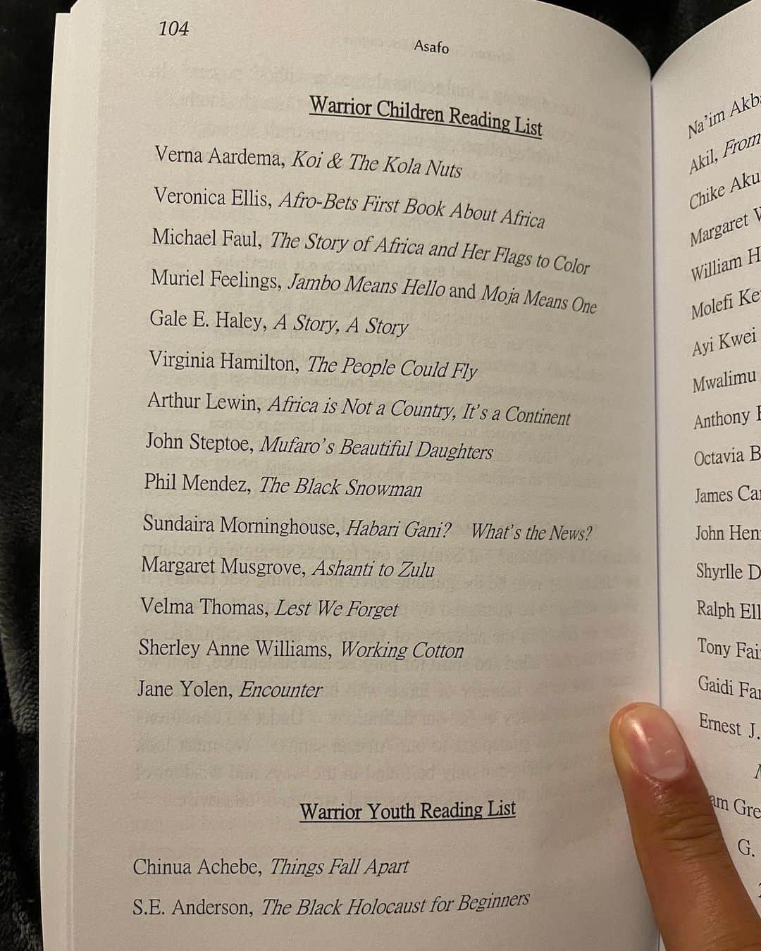 カイリー・アービングのインスタグラム：「Some Generational Authors that shift consciousness positively. The truth is out there and it’s OURS ♾🤞🏾A11Even Thank you for this brother @bryceaiken」