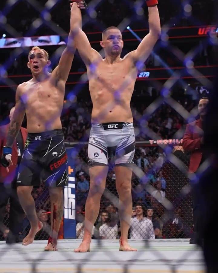 のインスタグラム：「Monday Mailbag! Congrats to my man @natediaz209  Jaxson and I sat cage side and we enjoyed every minute.  Today was press conference for @jakepaul vs @spiderandersonsilva  And got me pumped. Got meds done. So excited!!! 💣🥊💣」