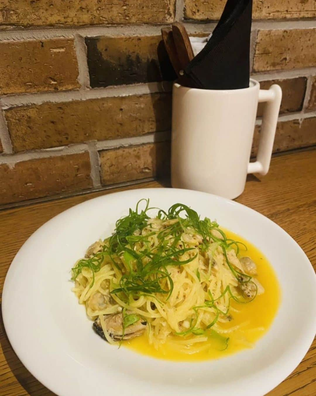 T.G.HEARTH TGハースのインスタグラム：「【魚介のラグーと九条ネギのペペロンチーノ🍝】 様々な魚介の旨味たっぷりのソースと九条葱がマッチした一皿！！煮込みならではの深い味わいを堪能して下さい。 ⁡   【シャインマスカットを使用したパンケーキ🥞も１５日よりスタート！！】 ⁡ 【月～木】 Lunch  11:30～15:30(L.O14:30) Dinner 18:00～22:30(L.O21:30) ※金曜日は23:00closed(L.O22:00) 【土・日・祝】 Lunch  11:30～15:30(L.O15:30) Dinner 15:30～23:00(L.O22:00) ※日、祝は22:30 closed(L.O21:30) ⁡ ⁡ 新しい仲間も募集中！！ #hearth#恵比寿ガレット#東京イタリアン#恵比寿グルメ#恵比寿ビストロ#恵比寿ディナー#恵比寿イタリアン#恵比寿ランチ#恵比寿カフェ#恵比寿チーズ#恵比寿パンケーキ#代官山グルメ #代官山ディナー#渋谷イタリアン#渋谷カフェ#渋谷グルメ#渋谷ランチ#渋谷ディナー#渋谷チーズ#ハース#ガレット#galette#スフレパンケーキ#パンケーキ#pancake#チーズフォンデュ#パスタ#生パスタ#pasta ⁡ ⁡」