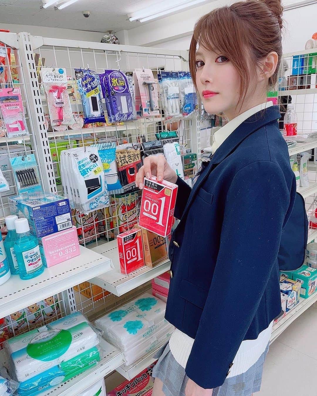 のインスタグラム：「NEW ONE 🎥 新作出たよっ . 万引きしてごめんなさい🥺 . #相沢みなみ #新作」