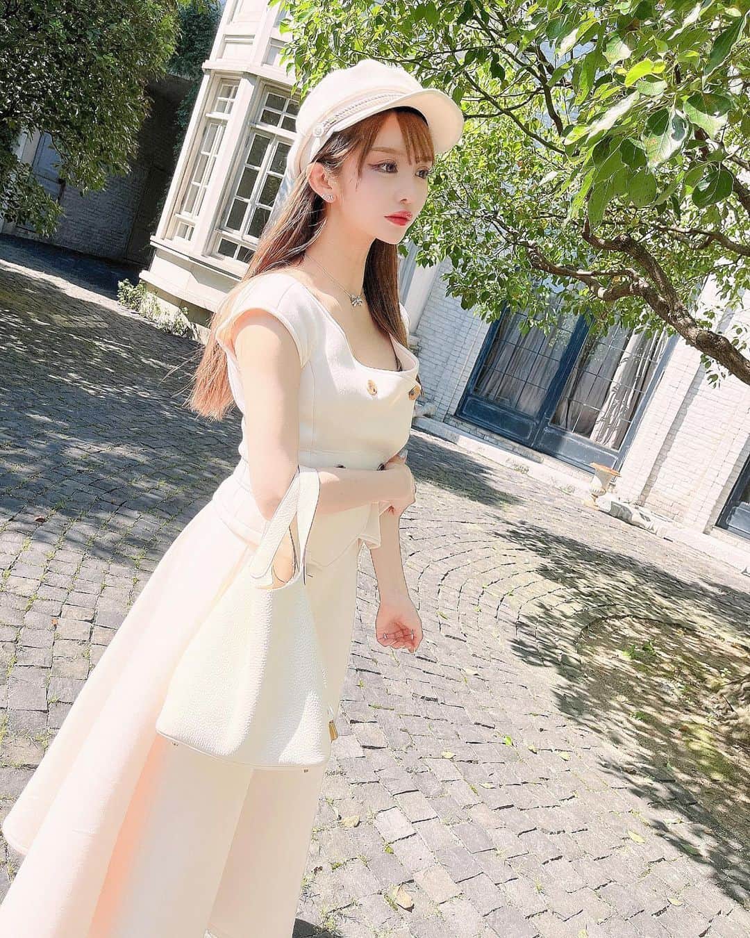 のインスタグラム：「可愛い秋服がほしいなあ🎃🍁🍄🌰  #名古屋キャバクラ#キャバクラ#名古屋#錦#錦3#グランクリュ#北新地#六本木 #キャバ嬢 #名古屋観光 #名古屋旅行 #名古屋キャバ嬢 #アートメイク #ハイフ#ホワイトニング#撮影#名古屋出張#ヘアセット#ダイエット #キャバ嬢ドレス  #葉月えれな  #ヘアメ #水素トリートメント  #ヌン活 #カフェ好きな人と繋がりたい #アフターヌーンティー #ピコタン#グレーカラコン #秋服」