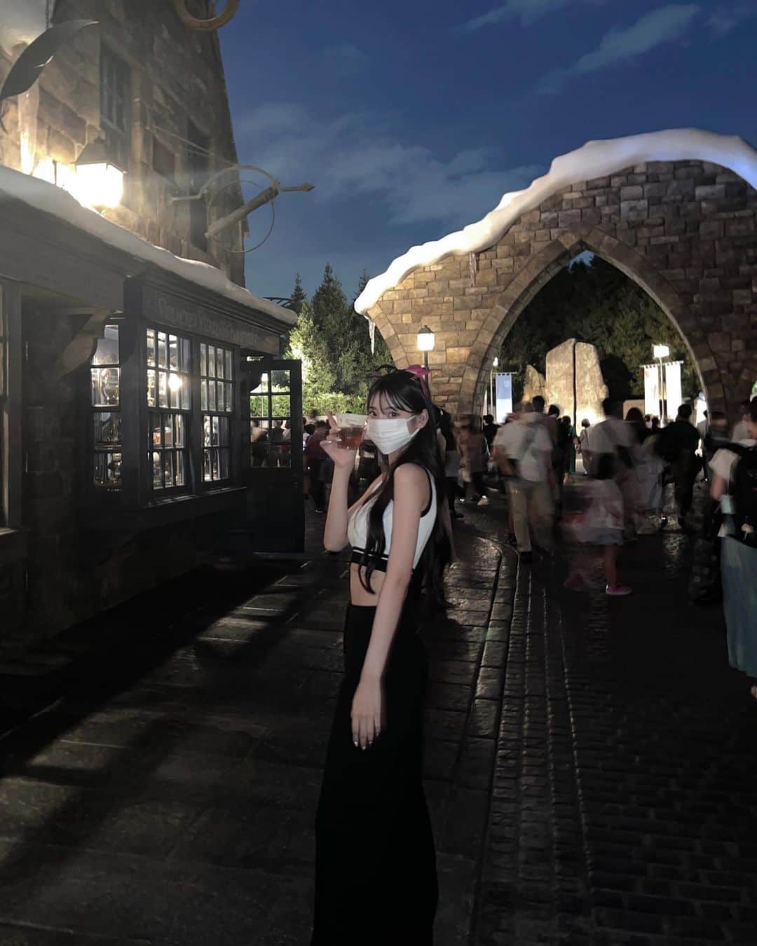 田中杏奈のインスタグラム：「✎ 楽しかった🤤🤍  旅行に向けてかわいいネイルにして頂きました！ いつもありがとうございます☽  いつもお世話になってる @pt_clinic_roppongi さんにも行ってきました！ピーリングとハイドラフェイシャルを！ いつもありがとうございます🤍   #田中杏奈」
