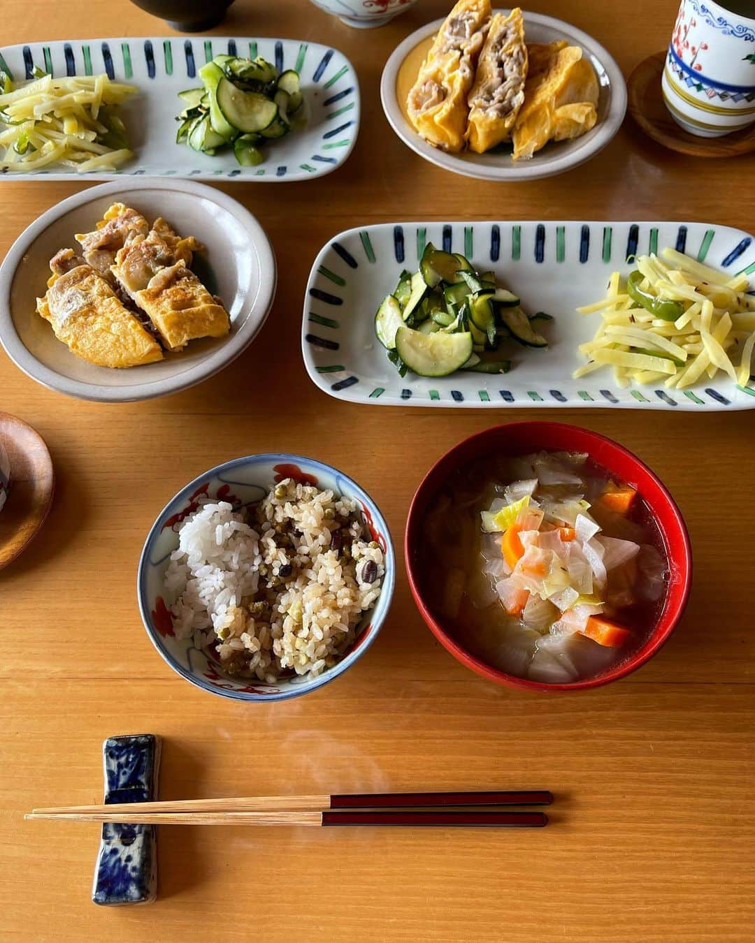 澤田泉美さんのインスタグラム写真 - (澤田泉美Instagram)「今日のお昼ご飯🙏 お勉強したことを、実践する日々📝  載せるなら、お箸のズレも茶碗のズレもちゃんと整えればよかったなと後悔🤣 けど、載せる笑  #日々勉強 #今日のお昼ご飯 #三児の母」9月13日 16時05分 - izumi.sawada