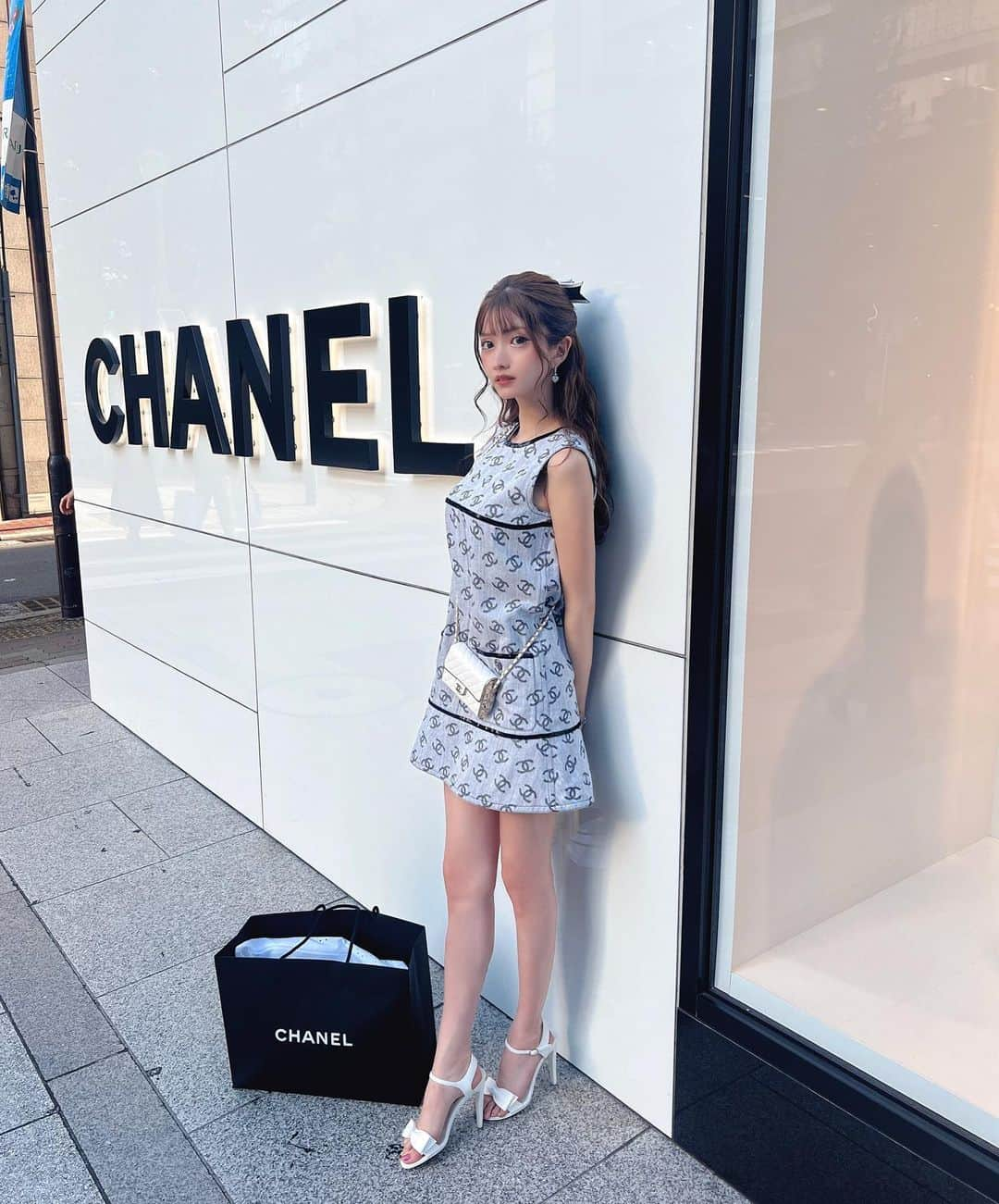 ひめかのインスタグラム：「🖤🤍🖤🐈‍⬛💋🐾🖤🤍🖤 #CHANEL #お気に入り」