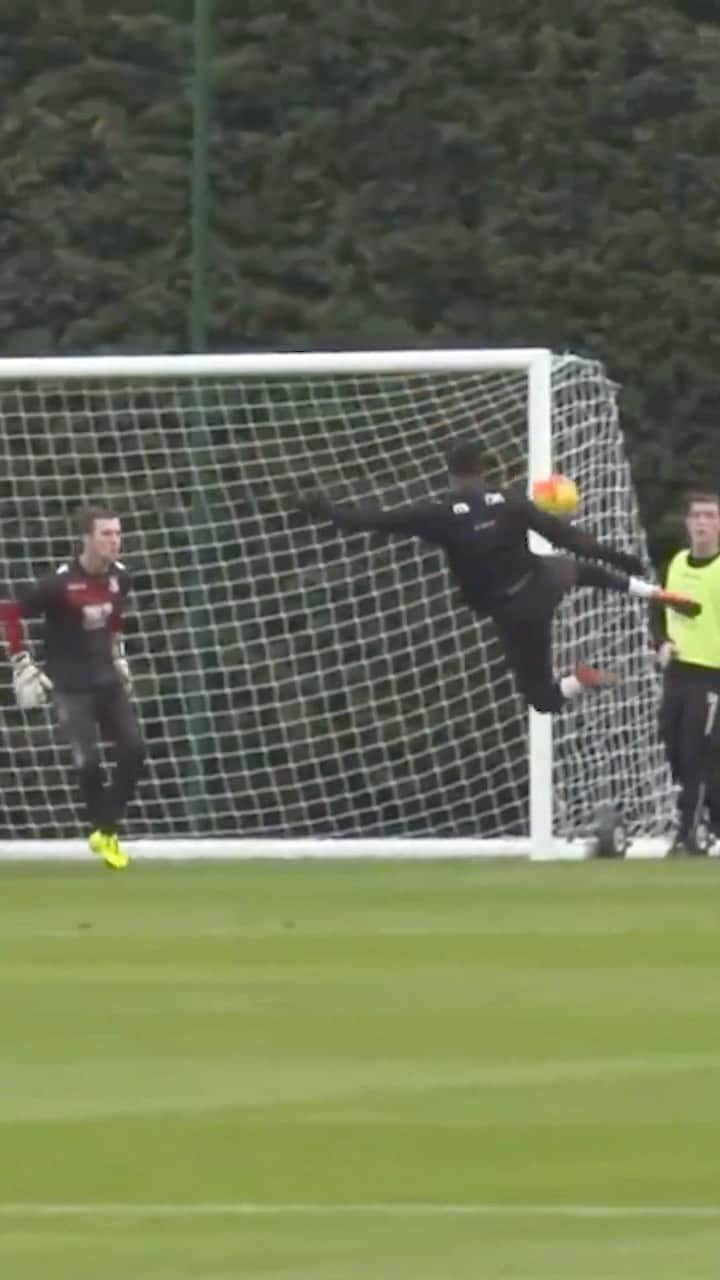 フレイザー・キャンベルのインスタグラム：「This for a finish 😮🥋  Happy Birthday, Fraizer Campbell 🙌  #CPFC #CrystalPalace #PremierLeague」