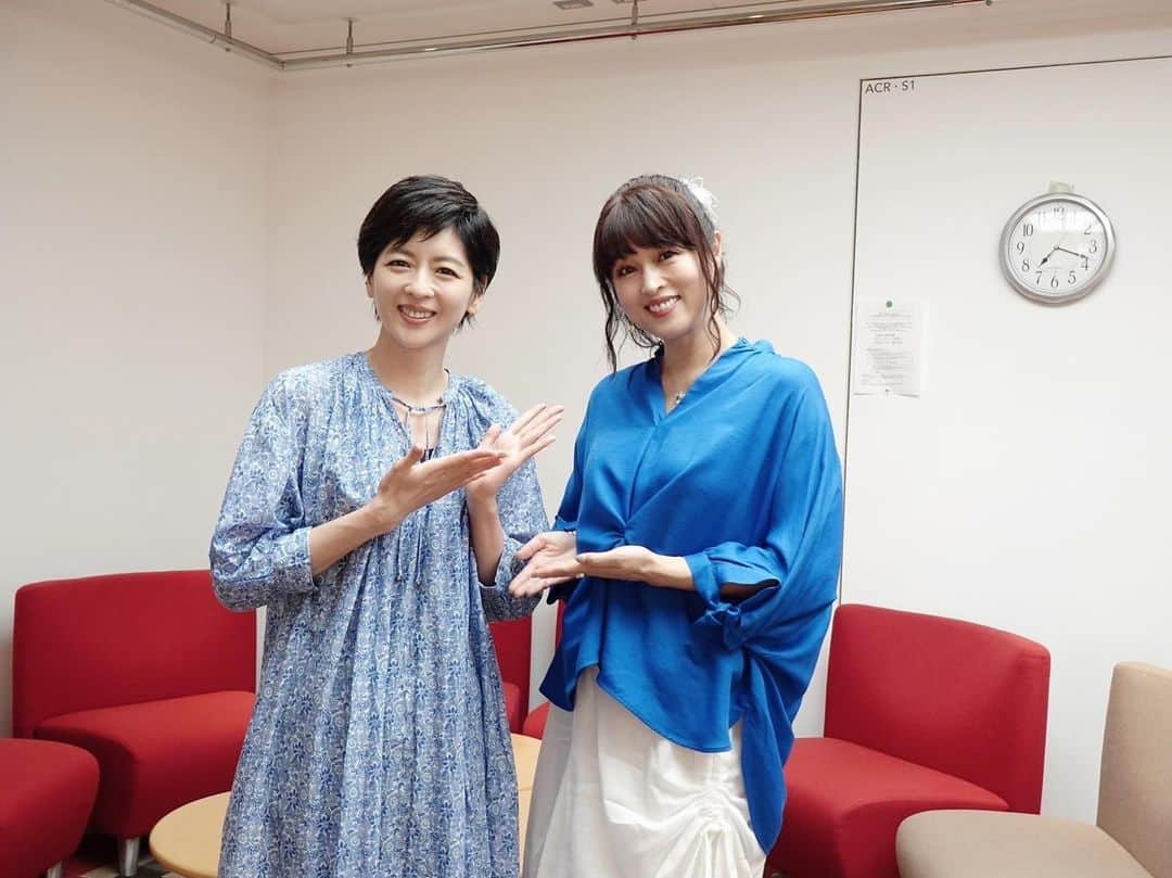 中山忍さんのインスタグラム写真 - (中山忍Instagram)「宇徳敬子さんと✨  9月13日(火) 20時00分放送 #日テレ 「#踊るさんま御殿!!」 このあとすぐ〜！  テーマは！ 【ラブラブ新婚さんvs独身満喫おひとり様SP】  宇徳さんとお隣のお席でした！ ふんわり優しいお姉さん❤️ 「#思い出の九十九里浜」は 思い出の曲です✨ #mi-ke #ナースステーション #ドラマ主題歌  素敵な方でした〜✨  お楽しみに🙌」9月13日 19時03分 - _shinobu_nakayama_