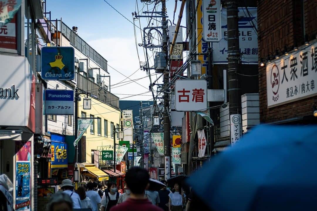 斧口智彦のインスタグラム：「下北沢。  #写真好きな人と繋がりたい #カメラ好きな人と繋がりたい #ファインダー越しの私の世界 #photooftheday #photography #japan」
