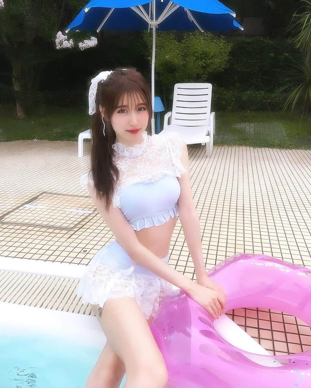 阿部菜渚美さんのインスタグラム写真 - (阿部菜渚美Instagram)「夏の思い出🐚  レースいっぱいのコスチュームのような この水着は @swankiss_official さんのです🌺𓈒𓏸  小さい頃から浮き輪あると恒例の トルネードスピン🥹🌪  #夏の思い出 #プール #水着  #レース水着 #swankiss #スワンキス」9月13日 19時11分 - nanami_abe73