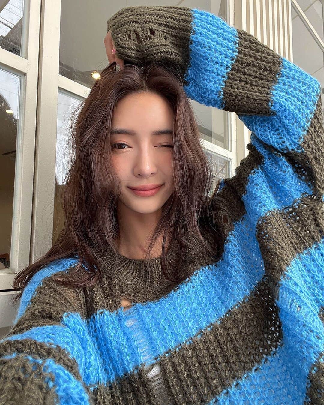 キム・ボラムのインスタグラム：「여러분 내일 오후 7시  플리마켓 라방 예정 입니다.🥰 상품 하나하나씩 오픈되니까(선착순구매)  많.관.부🫶🏿🙇🏽‍♀️ 그리고 라방 들어오실때 #빠른손 준비해주세요 😍」