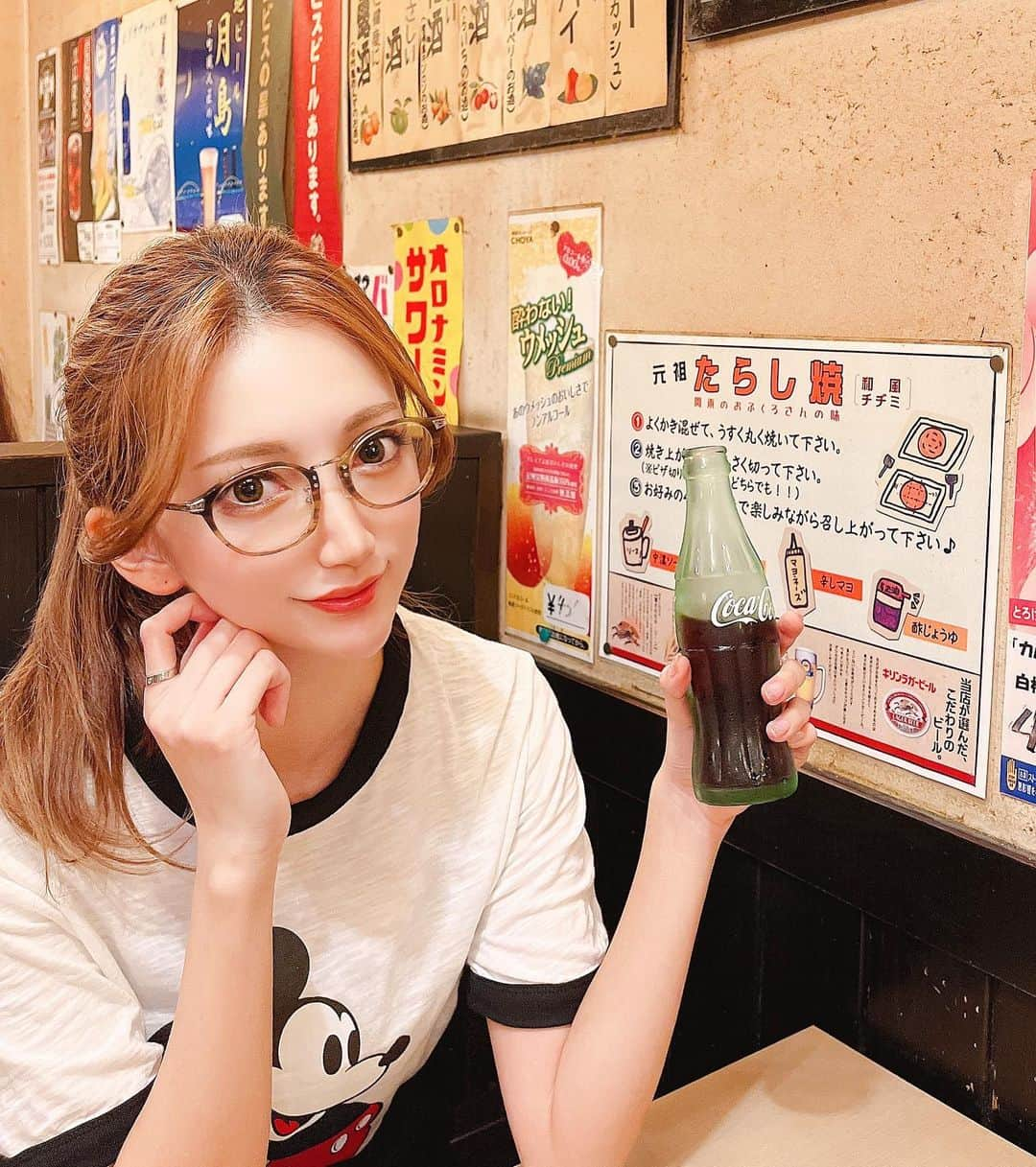 みほぽんのインスタグラム：「レトロ感🥺❤️久々のメガネ🫶  #もんじゃストリート #月島もんじゃ #メガネ女子 #ゴルフ女子 #ビジョビ」