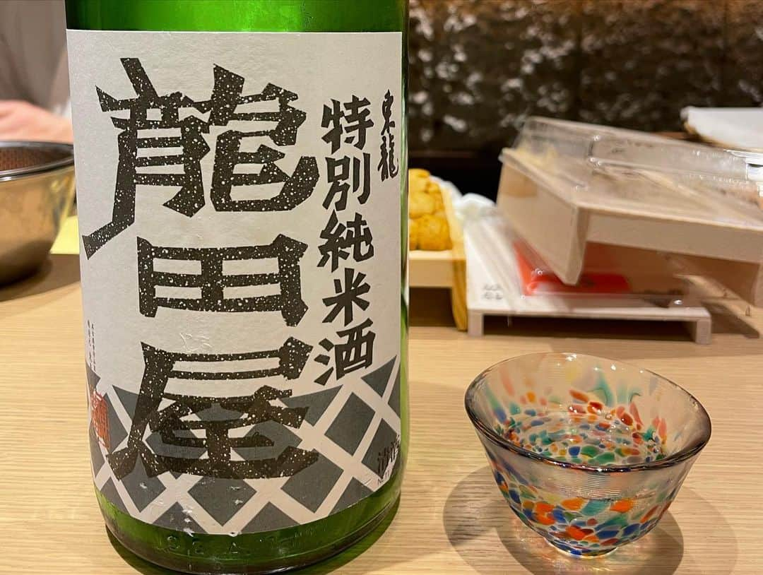 塚田美紀さんのインスタグラム写真 - (塚田美紀Instagram)「寿司 向月 本館  📸Part2 日本酒もお任せで出してもらいました⋈*｡  #寿司向月本館 #寿司 #名古屋 #栄 #日本酒🍶」9月13日 20時20分 - miki_tsukada